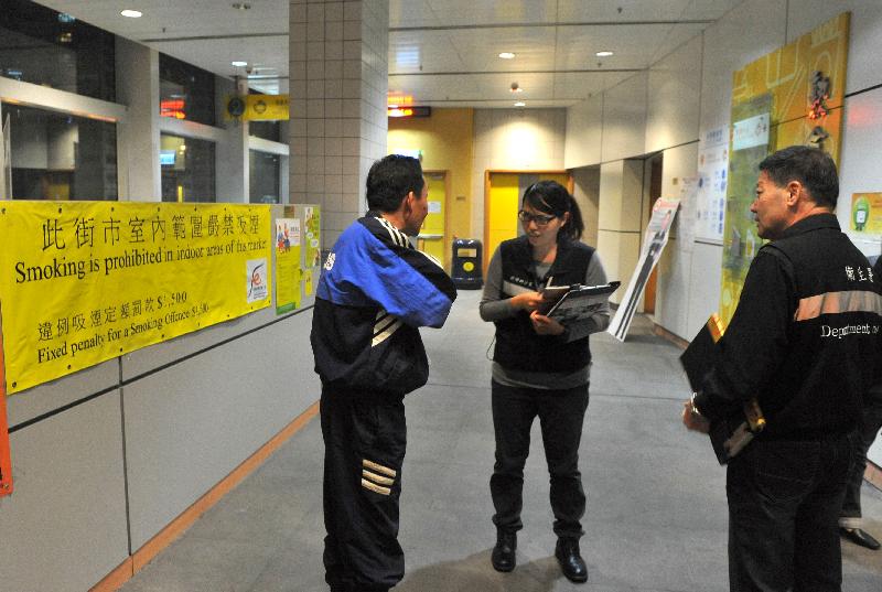 Tobacco Control Inspectors (TCIs) of the Tobacco Control Office of the Department of Health conducted inspections to statutory no smoking areas over the past weekend (January 25 to 27) and issued fixed penalty notices to smoking offenders. Photo shows TCIs conducting an inspection at a cooked food centre in a market.