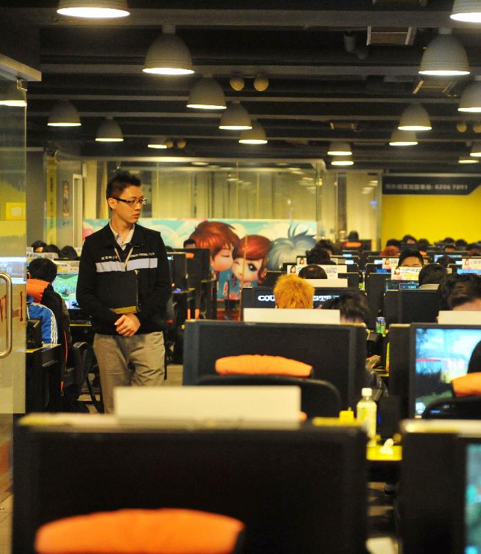 A TCI conducts an inspection at an Internet cafe.